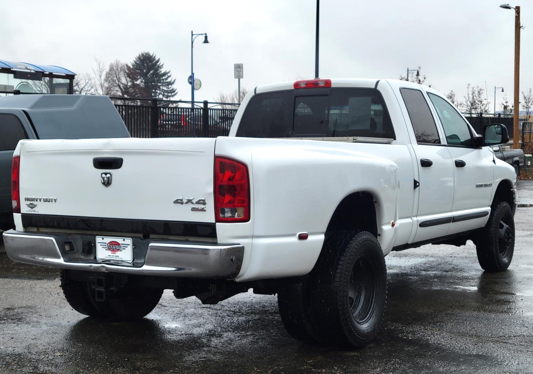 2005 White /Black Dodge Ram 3500 SLT (3D7LS38C85G) with an 5.9L I6 24V Cummins engine, 6 Speed Manual transmission, located at 450 N Russell, Missoula, MT, 59801, (406) 543-6600, 46.874496, -114.017433 - Photo #5